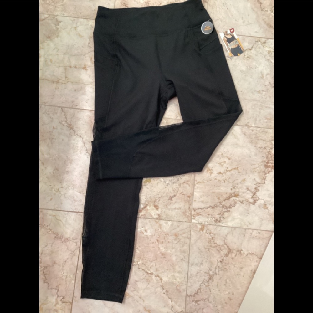 LADIES’ AVIA BRAND - BLACK - CROP LENGTH -WORKOUT PANTS- NWT